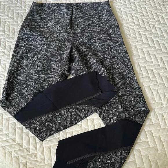 Lululemon. - Picture 1 of 7